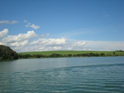 Passeando pelo lado de cima da barragem