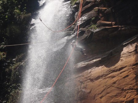 Dona patroa na Cachoeira da Figueira