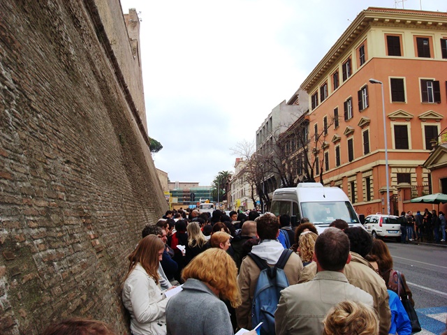 Fila para entrar no Museu do Vaticano