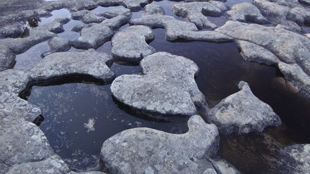 Bacana essas rochas com formatos geométricos.