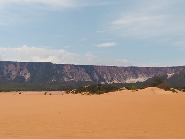 Serra do Espírito Santo, cuja erosão forma as dunas