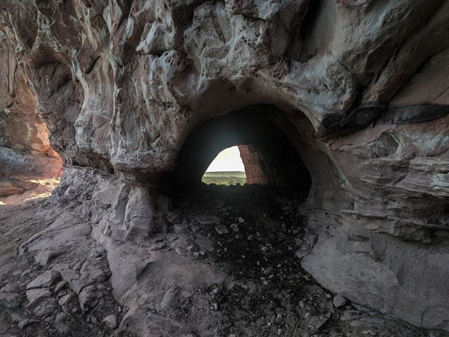 Um dos vários buracos na Pedra Furada