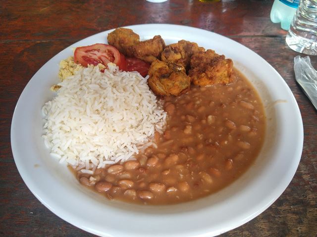 Almoço na Lagoa do Japonês