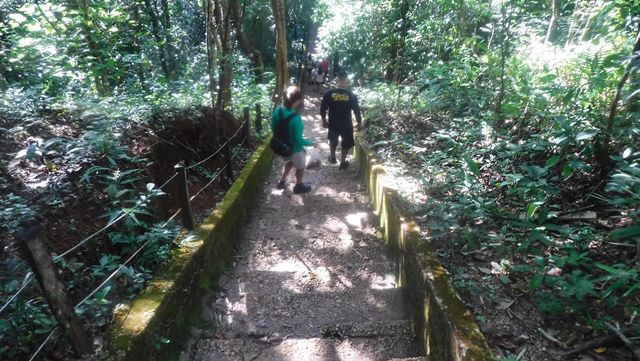 Escadaria inicial da Trilha das Cachoeiras