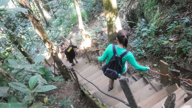 Escada de acesso ao poço da Cachoeira das Araras.