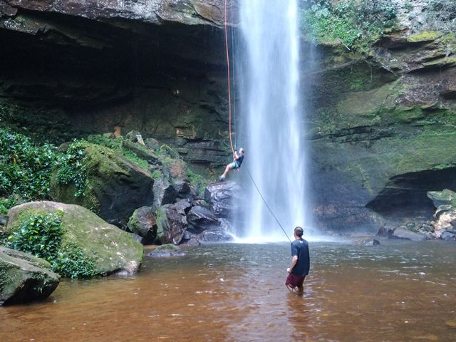 Rapel na Cachoeira da Roncadeira