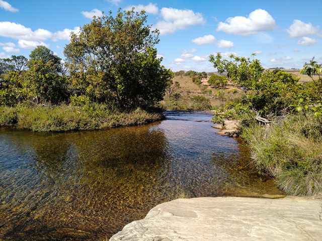 São vários os poços para banho no caminho até a Cachoeira das Esmeraldas