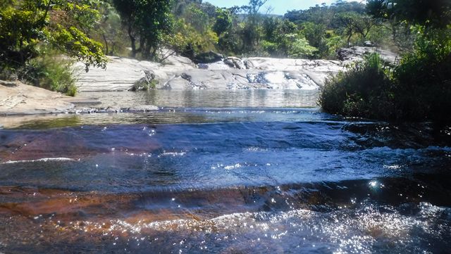 Poços para banho no caminho até a Cachoeira das Esmeraldas