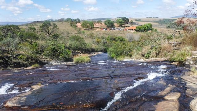 Poços para banho no caminho até a Cachoeira das Esmeraldas