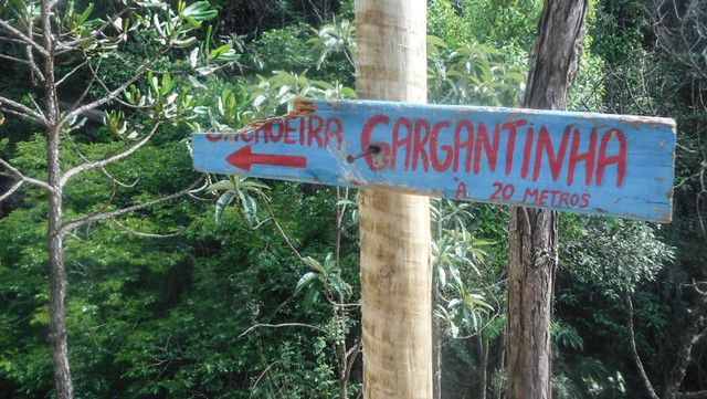 Placa indicativa da Cachoeira da Gargantinha