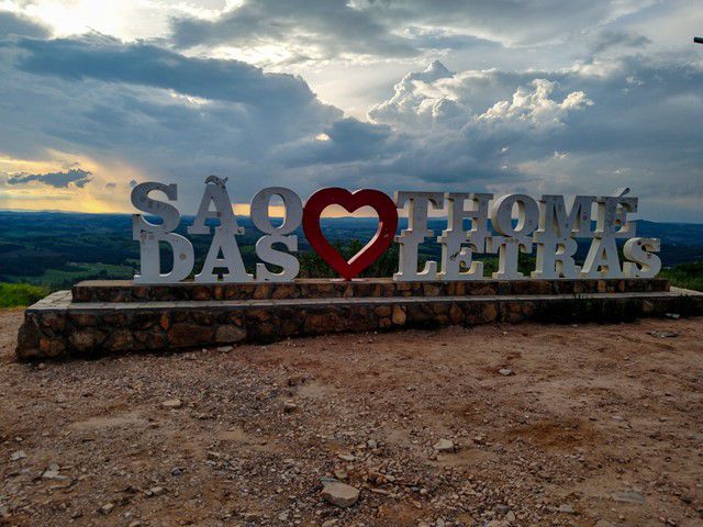 Letreiro "Eu amo São Thomé das Letras"